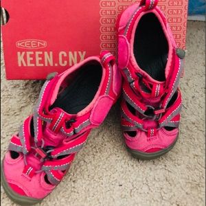 KEEN GIRLS SUMMER SZ 1 EUC